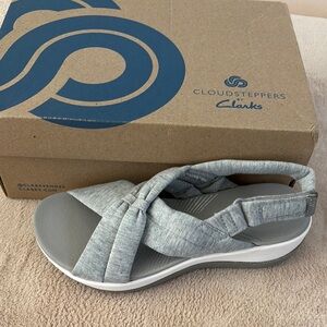 Clarks cloudsteppers with Sleek Design and Breathable Material